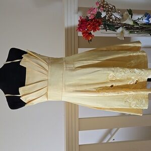 Vintage | 1960-1970s Yellow Embroidered Dress